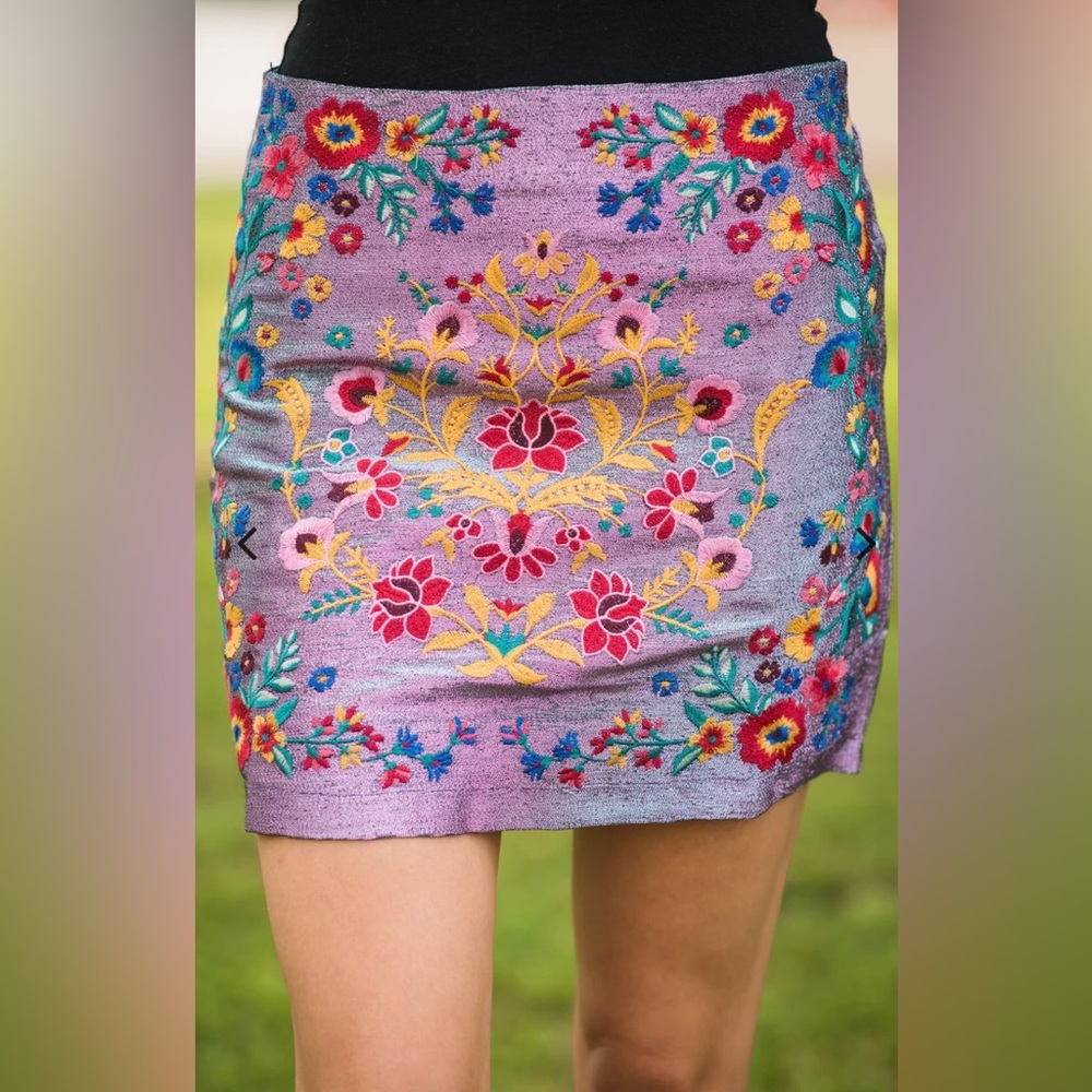 Umgee High Waisted Floral Embroidered Shiny Lurex Mini Skirt Size Small